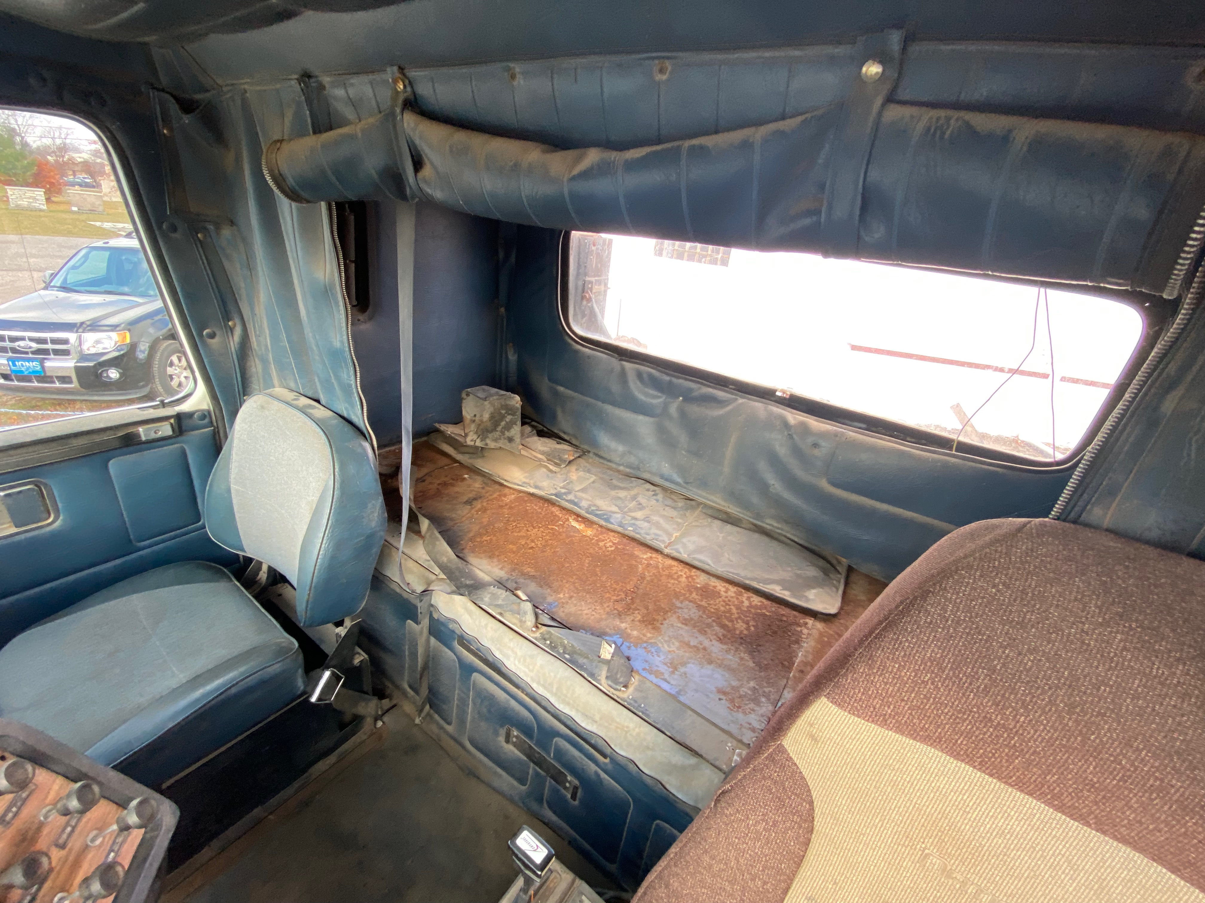 1986 WHITE Sleeper - Image 15